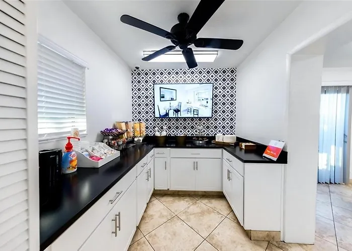 208 Fully Furnished 1br Suite-prime Location Apartment Scottsdale