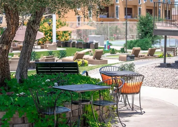 208 Fully Furnished 1br Suite-prime Location Apartment *