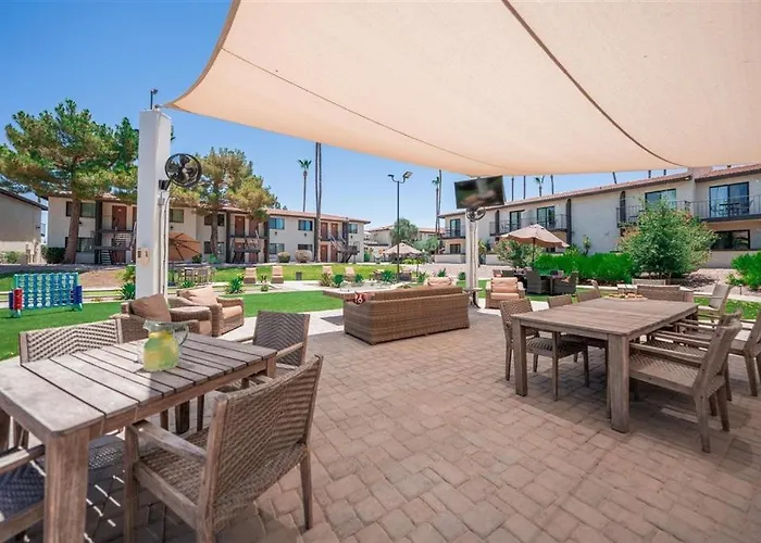 208 Fully Furnished 1br Suite-prime Location