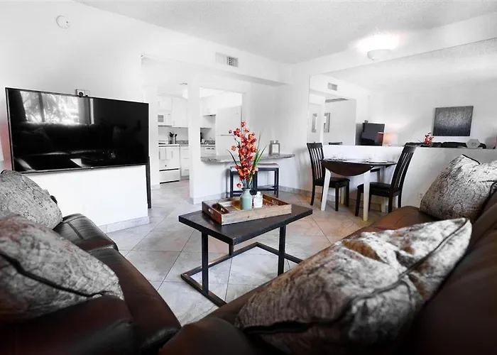 208 Fully Furnished 1br Suite-prime Location