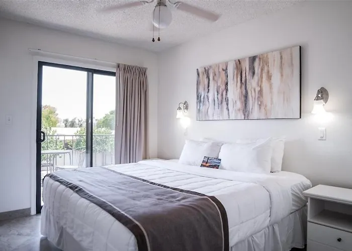 208 Fully Furnished 1br Suite-prime Location *