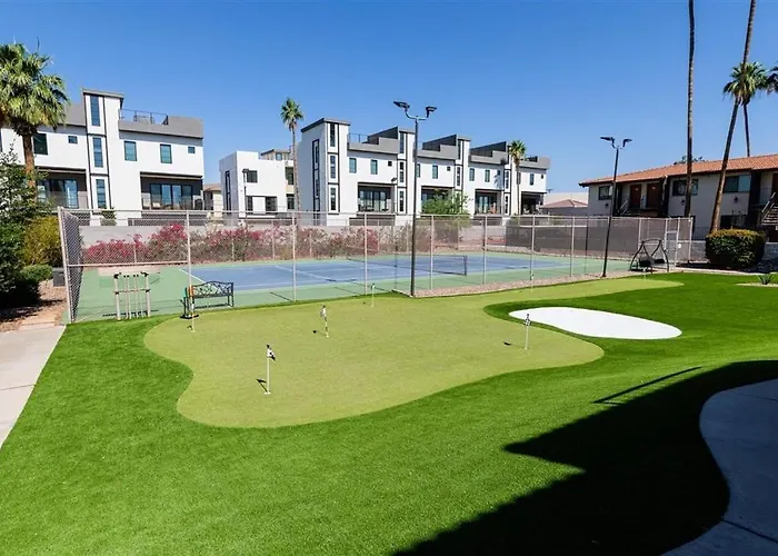 208 Fully Furnished 1br Suite-prime Location