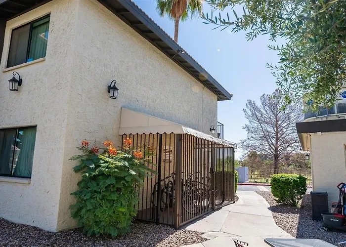 208 Fully Furnished 1br Suite-prime Location Apartment Scottsdale